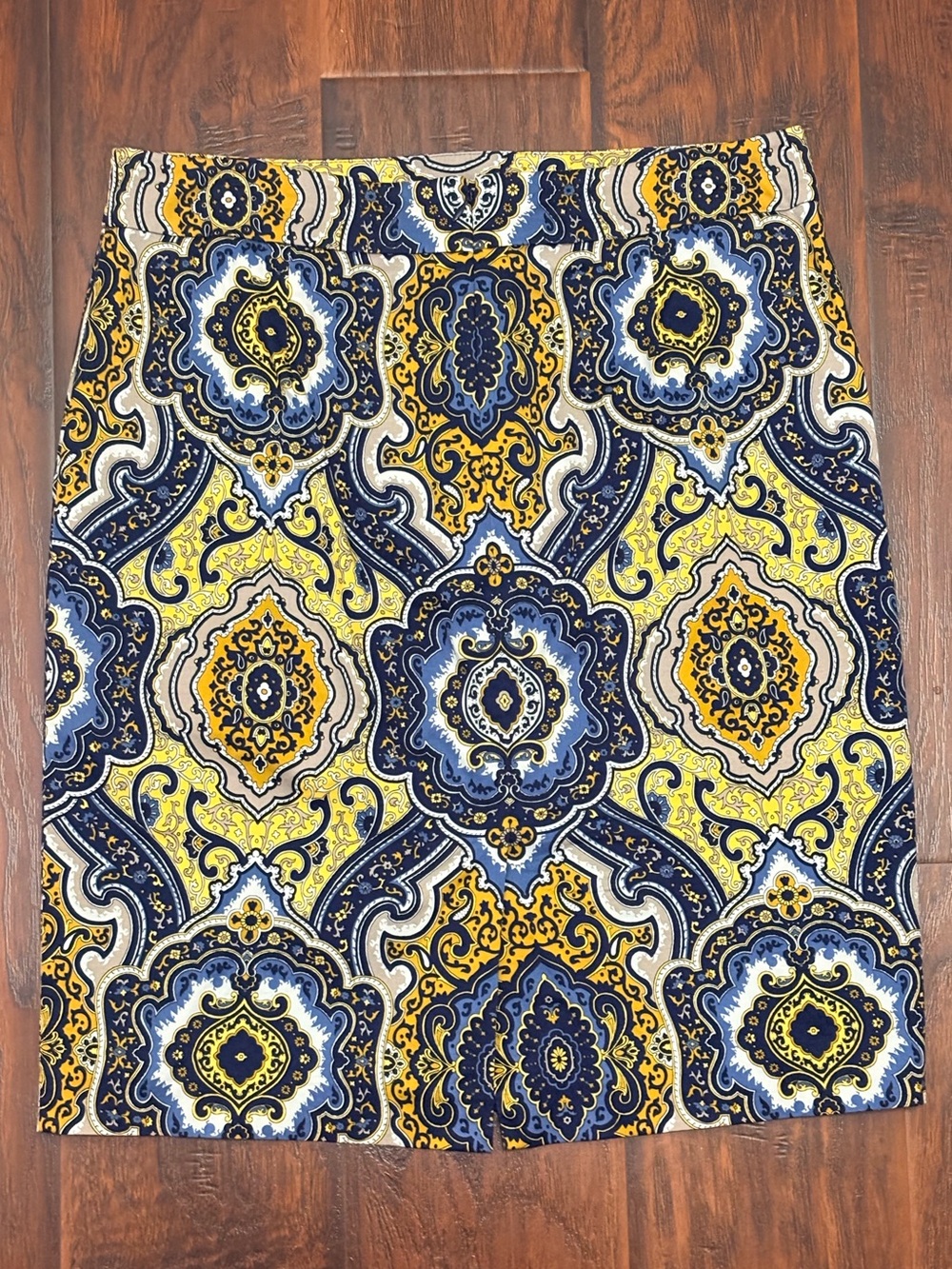 Ann Taylor Paisley Pencil Skirt Women’s Size 12 Blue Yellow Medallion Print